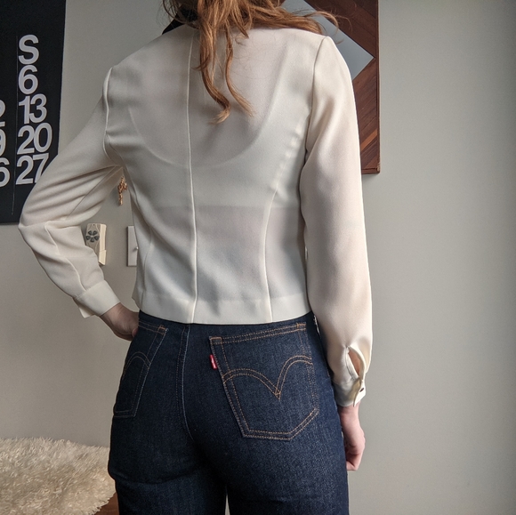 White Trailered Button-Down Collared Blouse - Picture 4 of 4